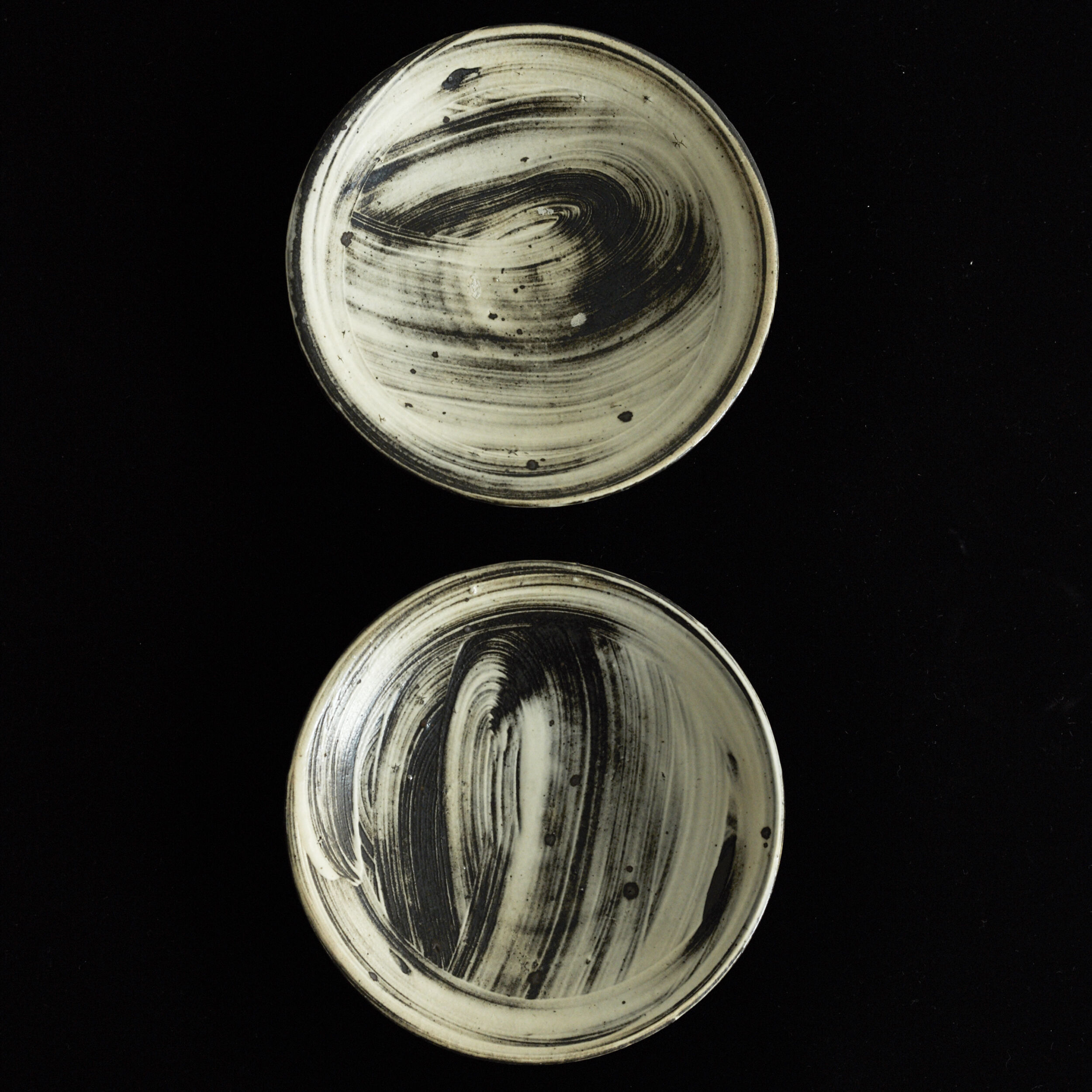 FOOD FOR THOUGHT フードフォーソートの人気作家、山田隆太郎 / Ryutaro Yamada。神奈川県相模原市は藤野で作陶。器、花器、壺、鉢、碗など独特のスタイルで人気を集める陶芸家。