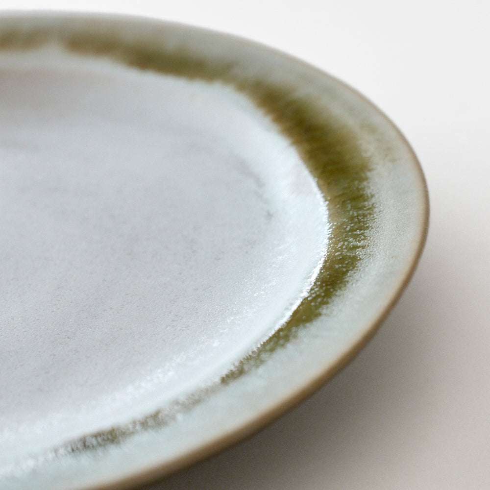 Rimmed plate