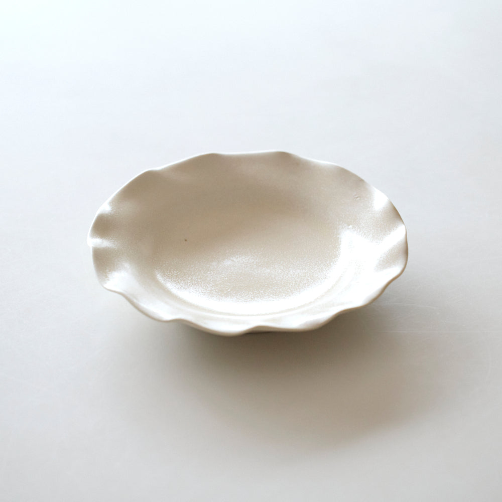 46 ひだ皿(中) white