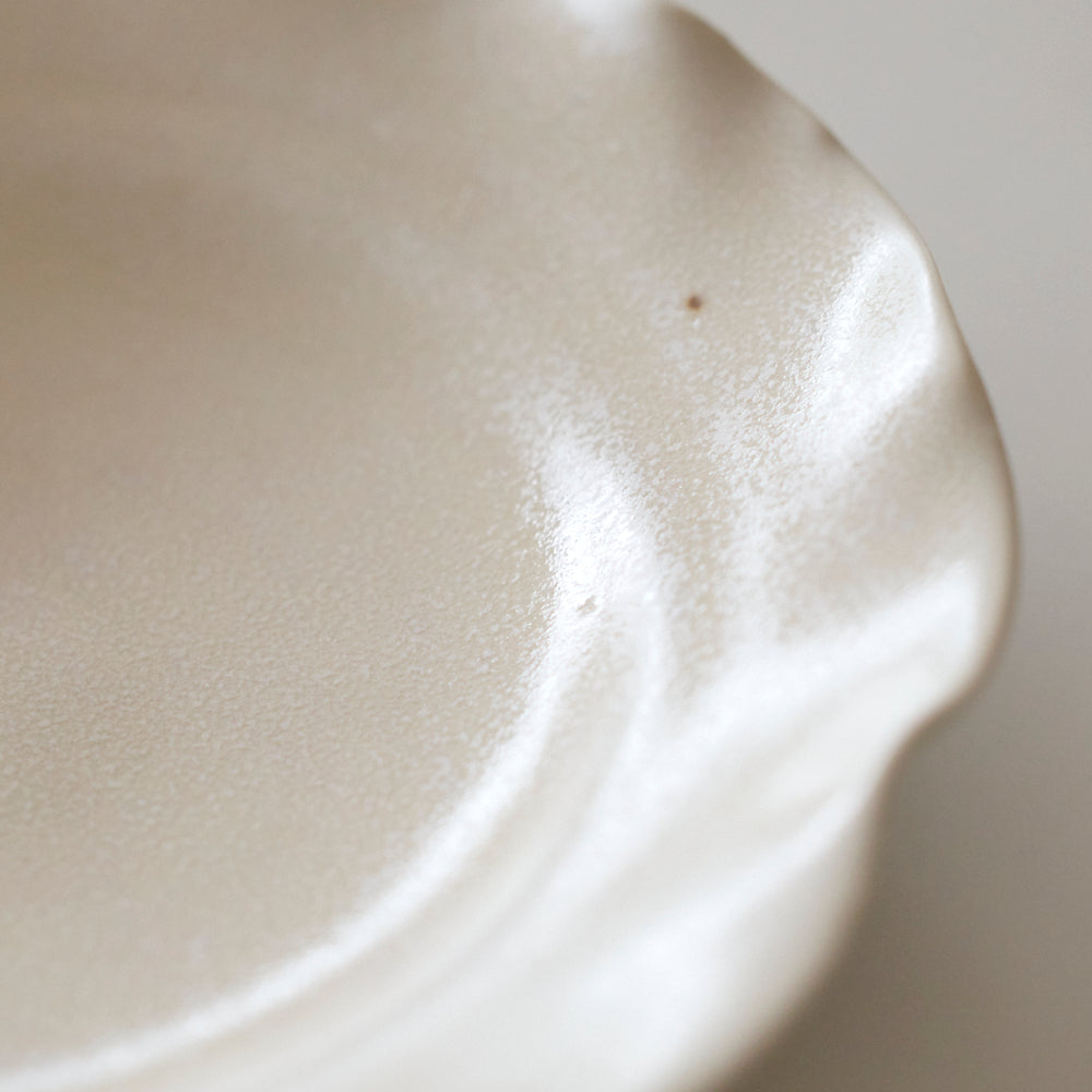 46 ひだ皿(中) white