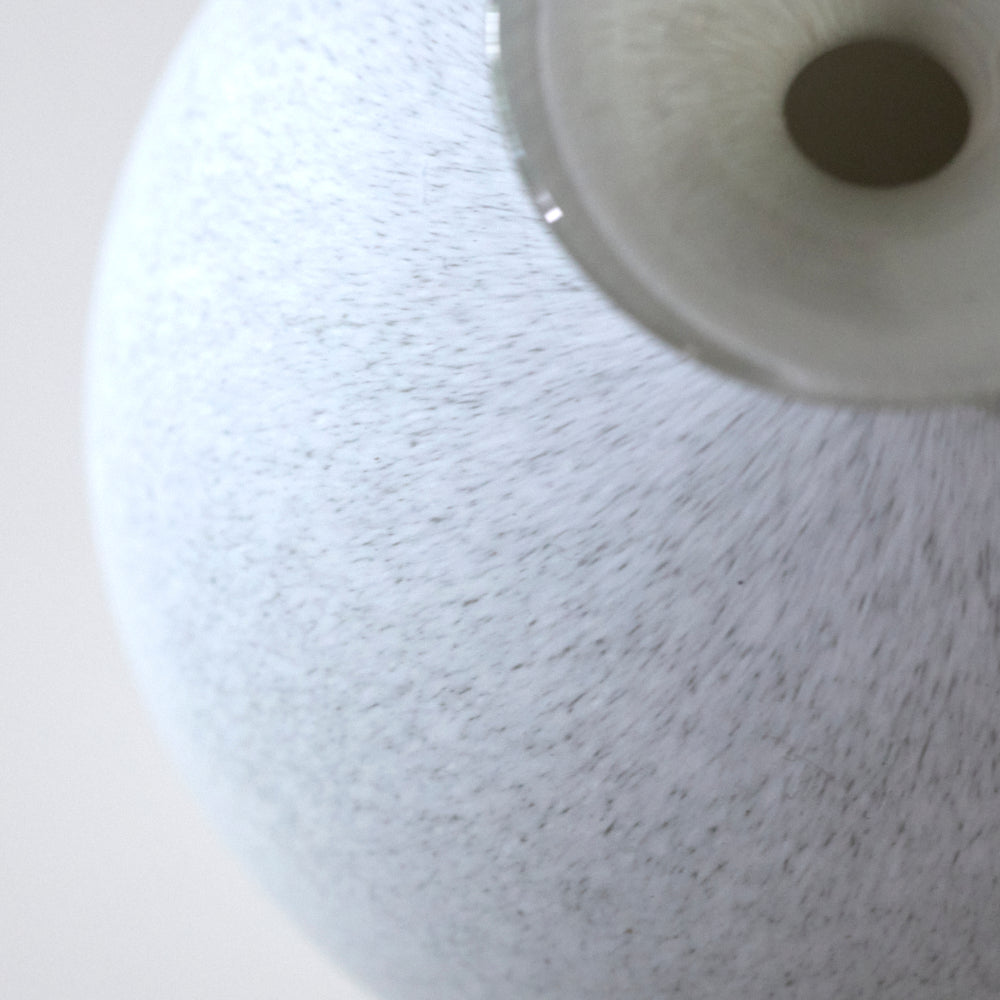 052 white 梅瓶