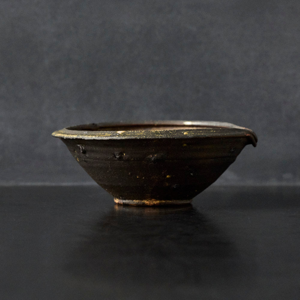 33 黒い片口鉢