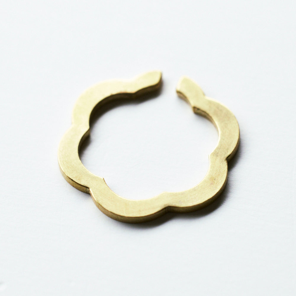 99 イヤーカフ/花