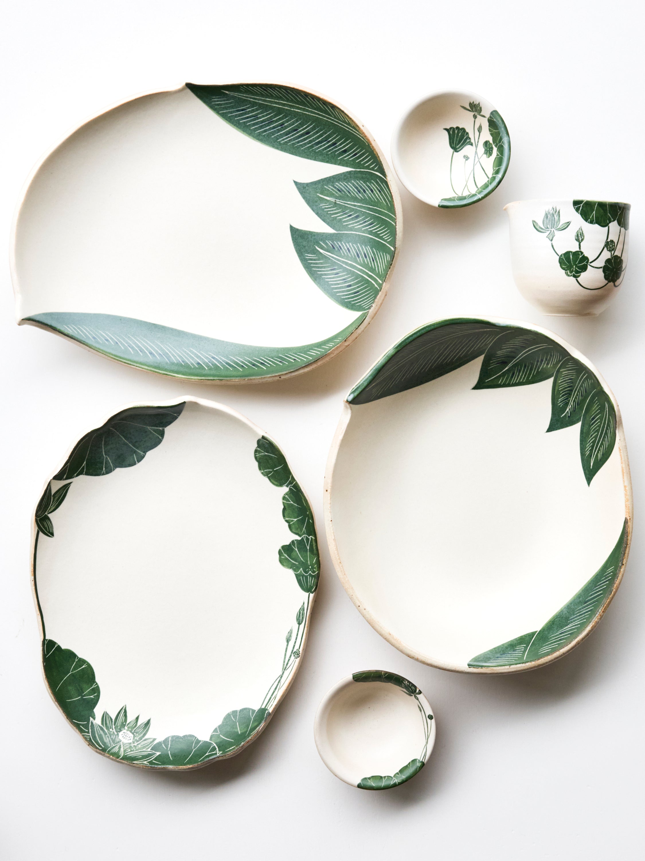 65 ヒラヒラバナナの葉三角皿