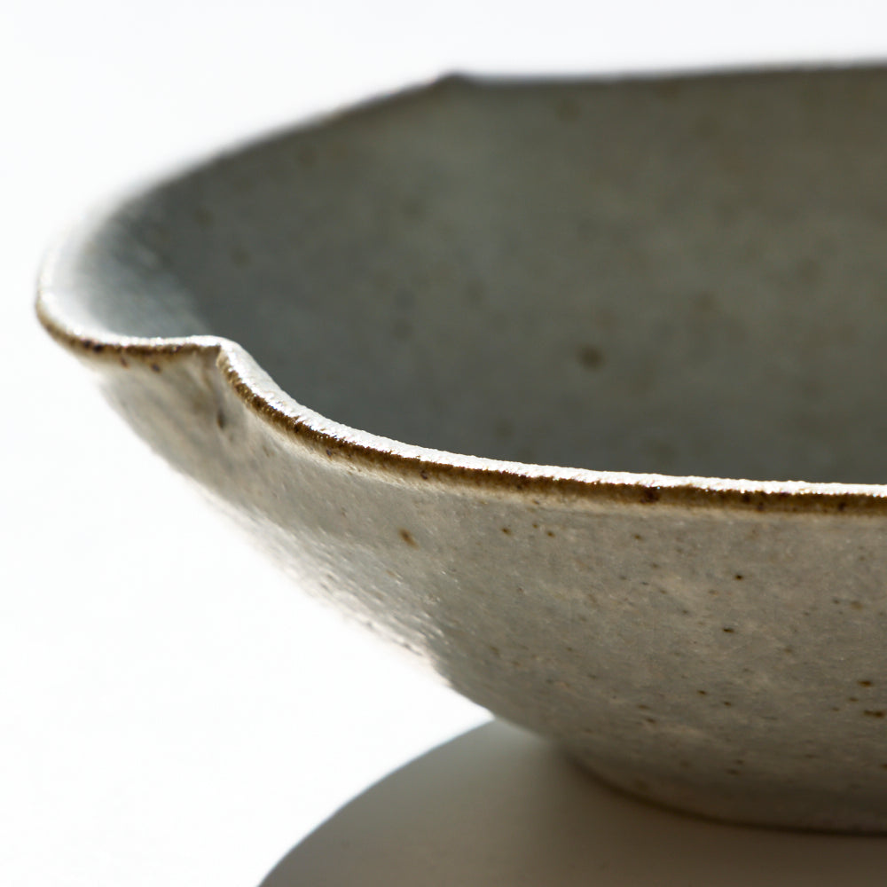 18 5寸輪花鉢 粉引