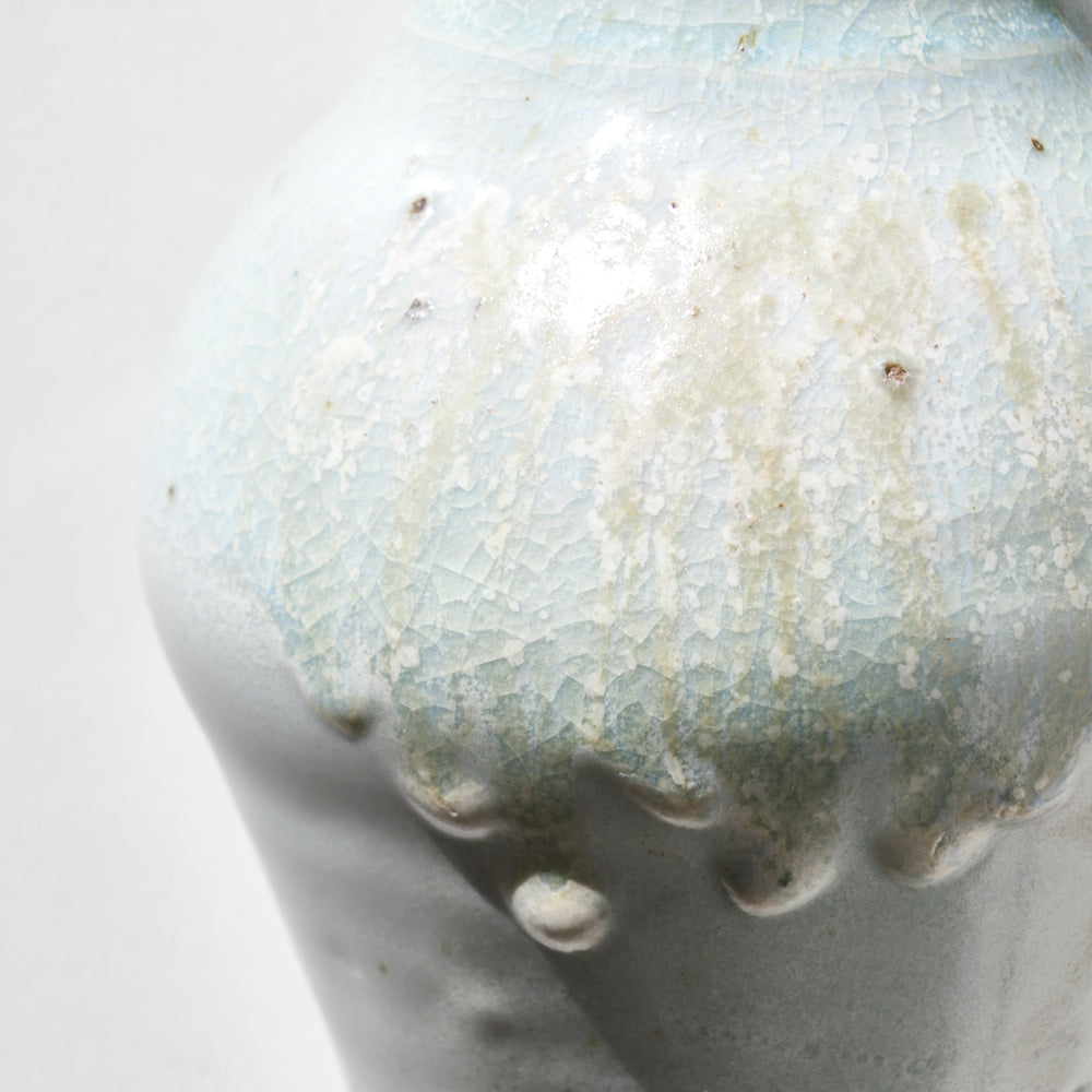 11 白磁窯変花入