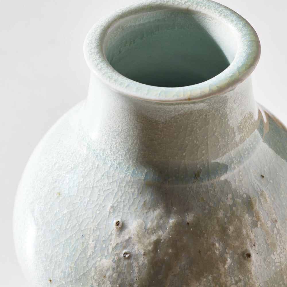 11 白磁窯変花入