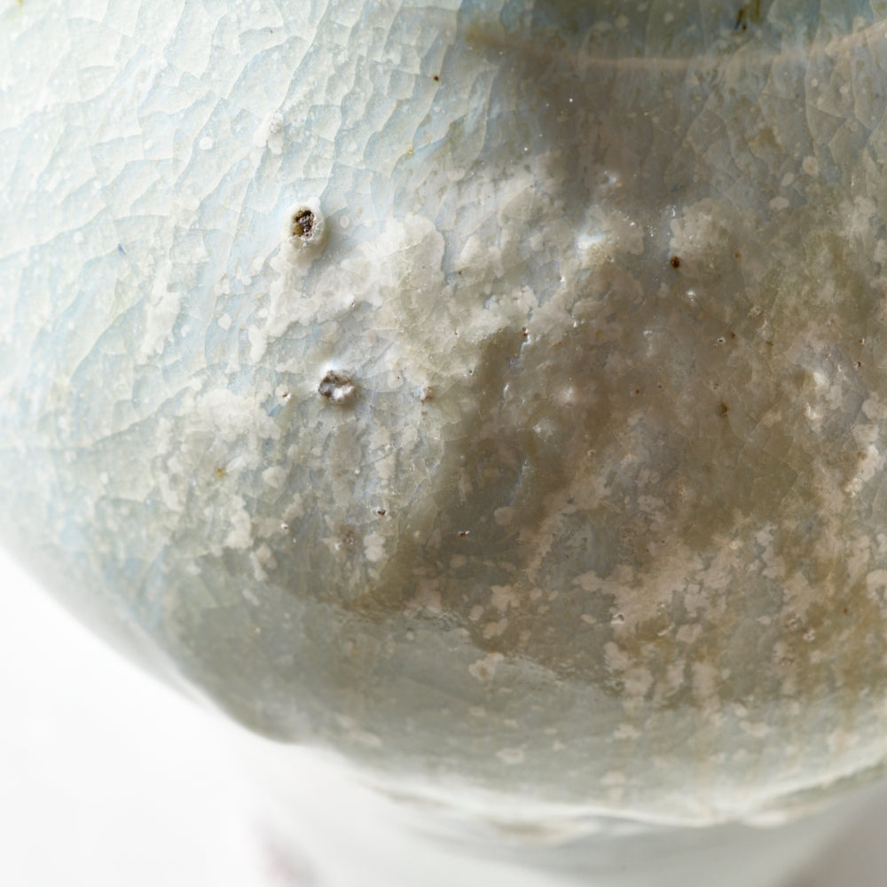 11 白磁窯変花入