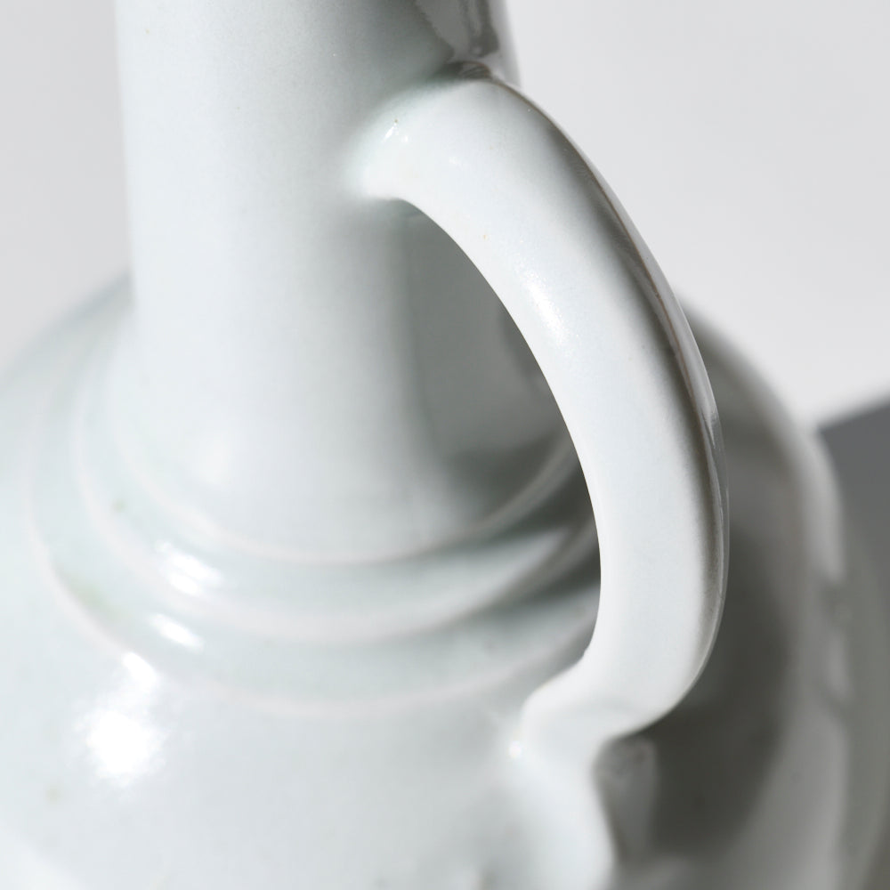 12 白磁片手付鶴首花入