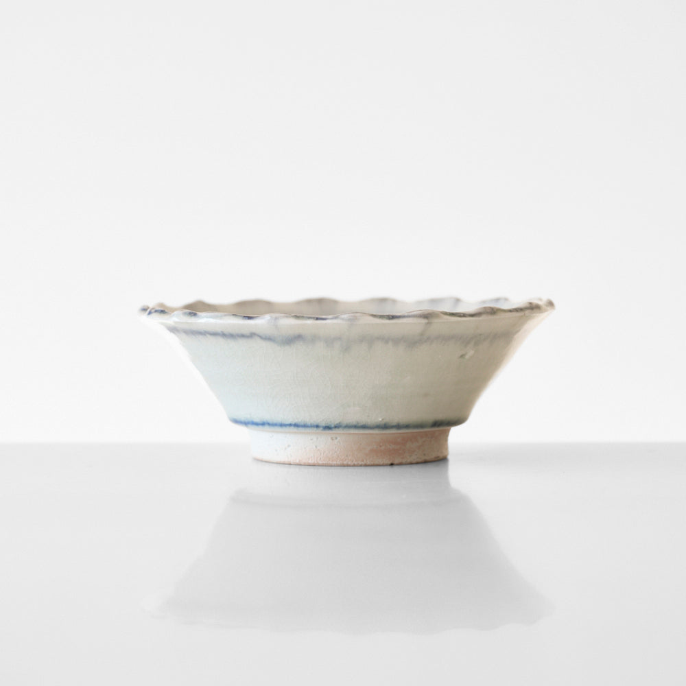 28 染付波縁5.5寸鉢