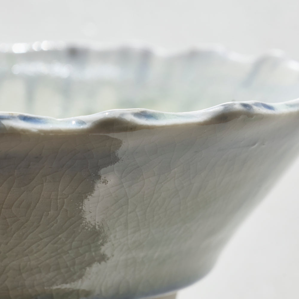 28 染付波縁5.5寸鉢