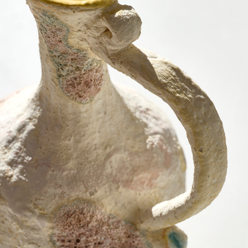 86 土化粧片手付高台花入(白)