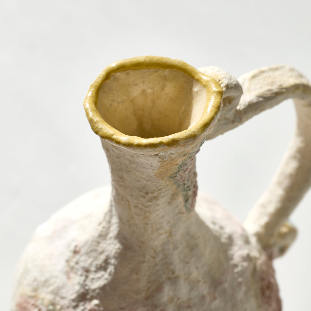 86 土化粧片手付高台花入(白)