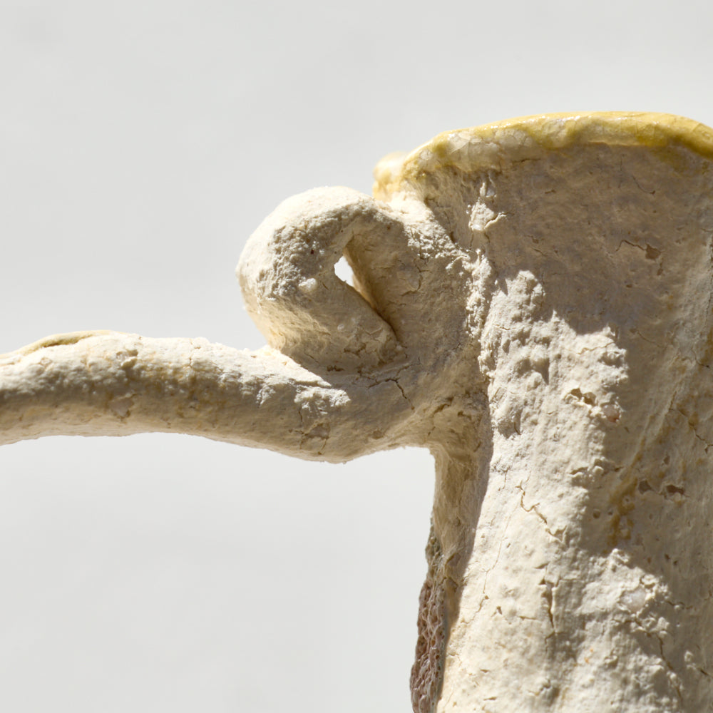 86 土化粧片手付高台花入(白)