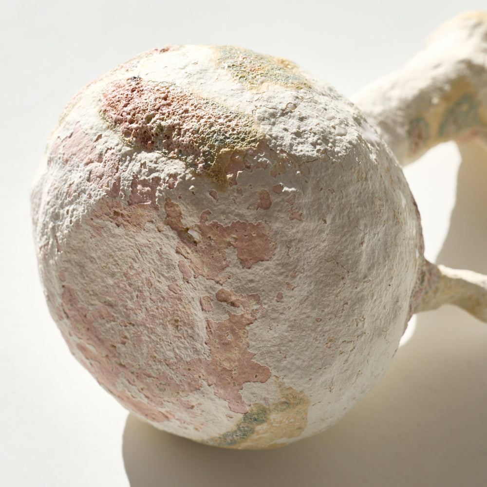 85 土化粧片手付花入(白)