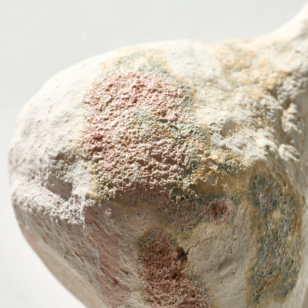 85 土化粧片手付花入(白)