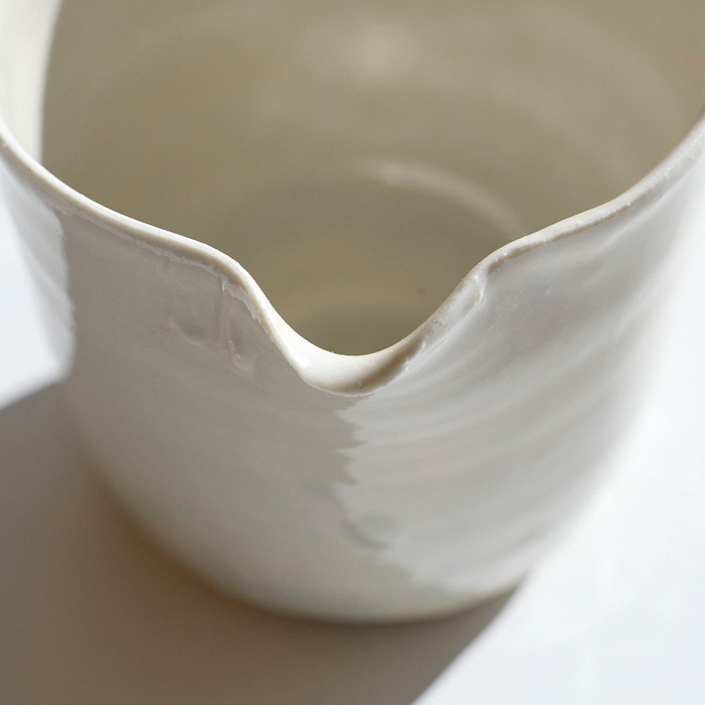 06B 白瓷耳付豆ピッチャー