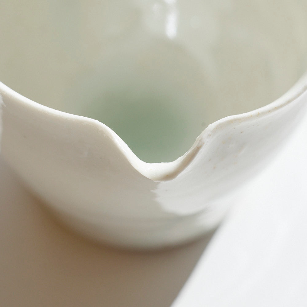 06A 白瓷耳付豆ピッチャー