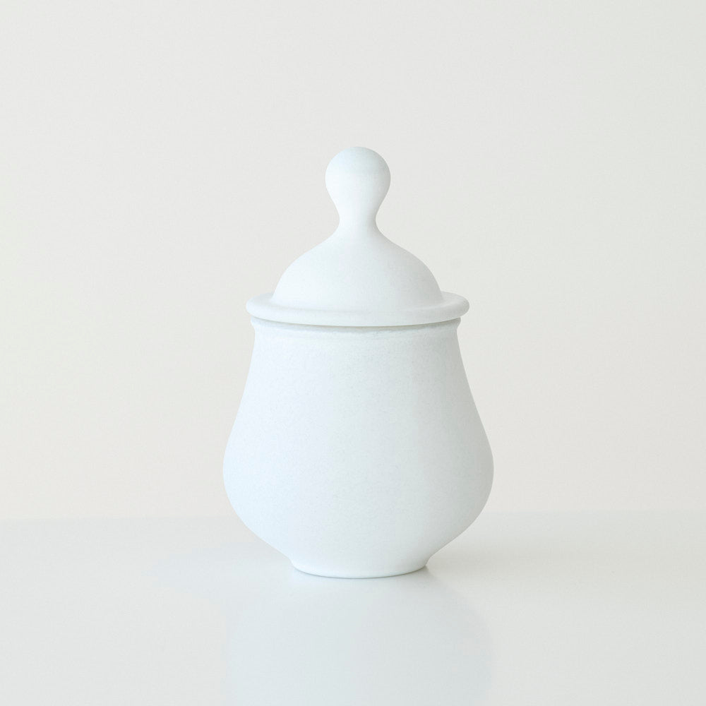 48 白のうつわ 蓋物(玉取手)