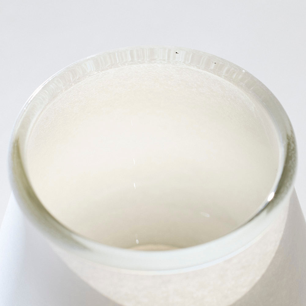 49 白のうつわ 蓋物(蕾取手)