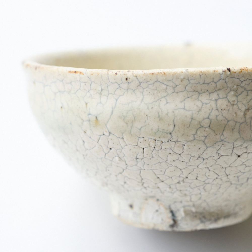 27 荒ヒビ粉引飯碗