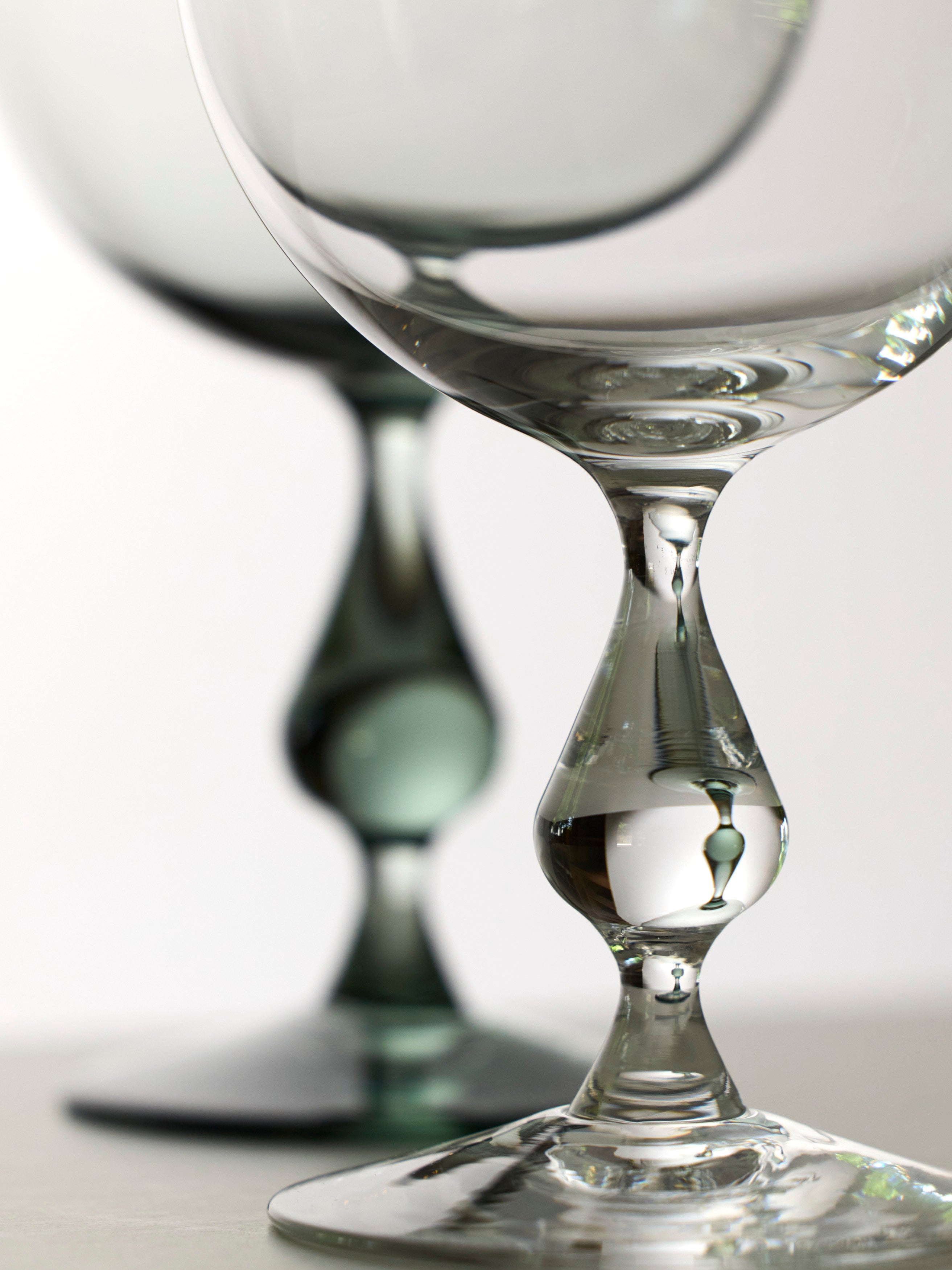 Drop Stem Glass (round)