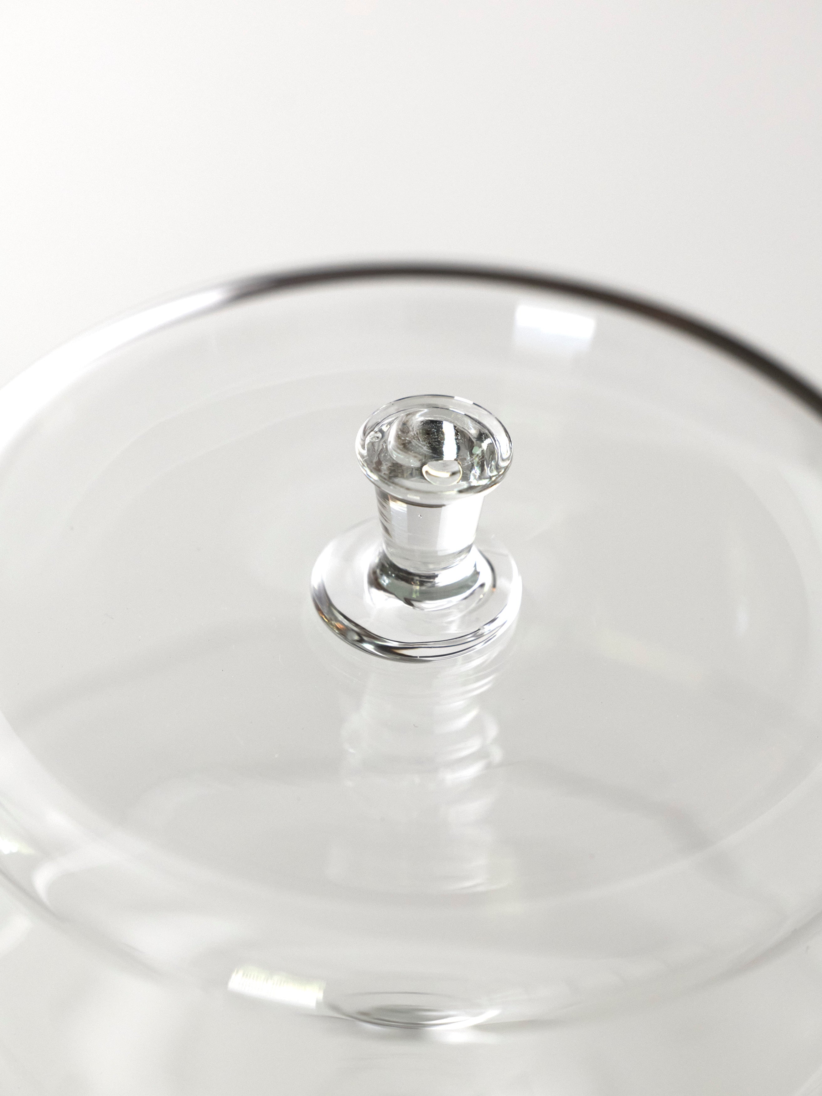 Drop Stem Glass (round)