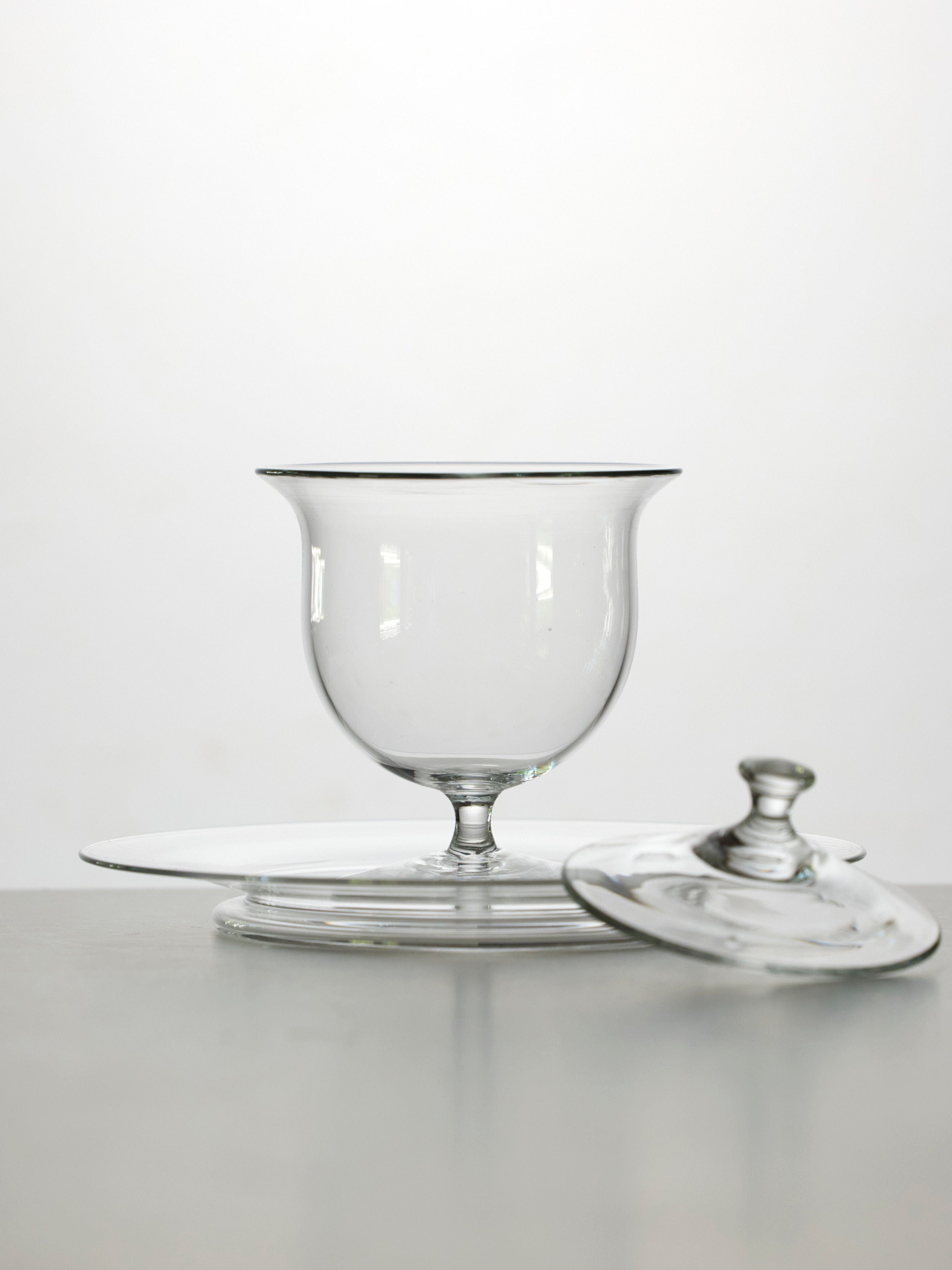 44 lid,cup & soucer