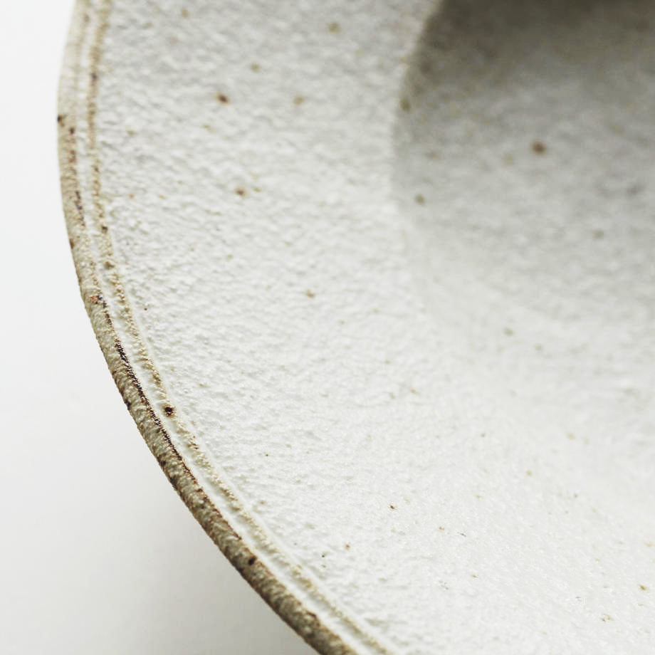 07 リム平鉢6寸 粉引