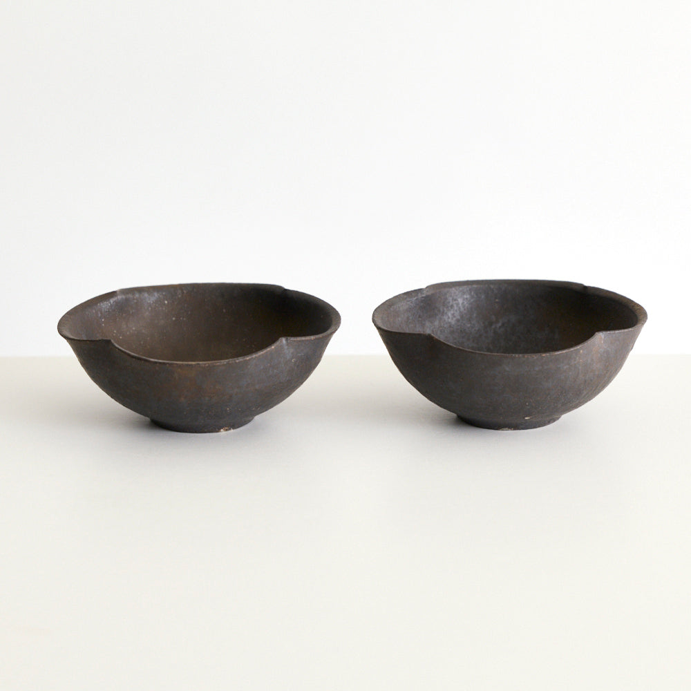 Black-glazed fluted small bowl