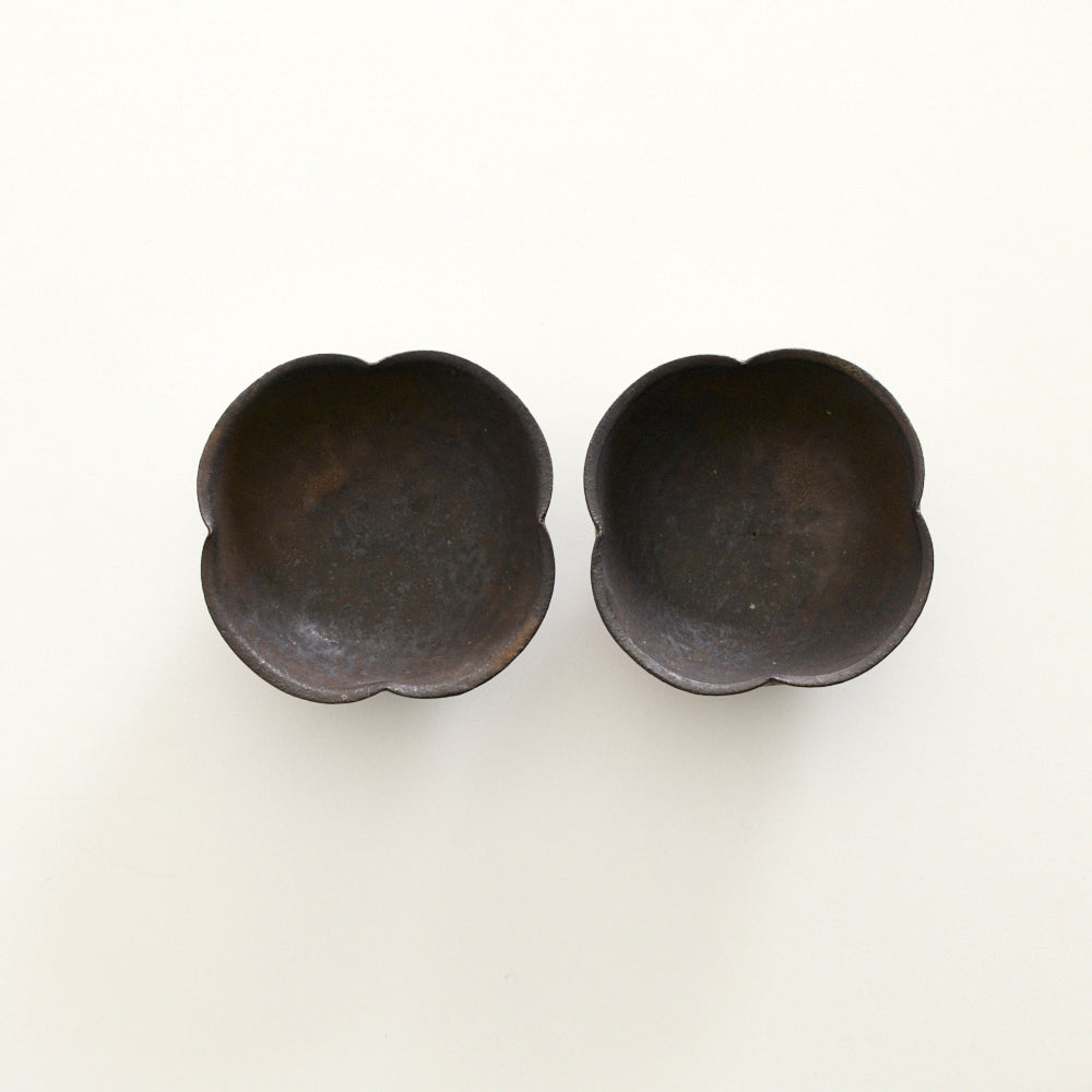 Black-glazed fluted small bowl