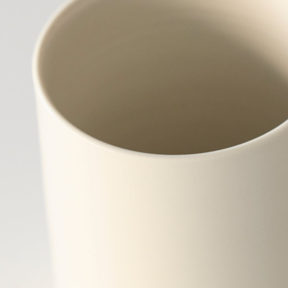 12 teacups and saucers