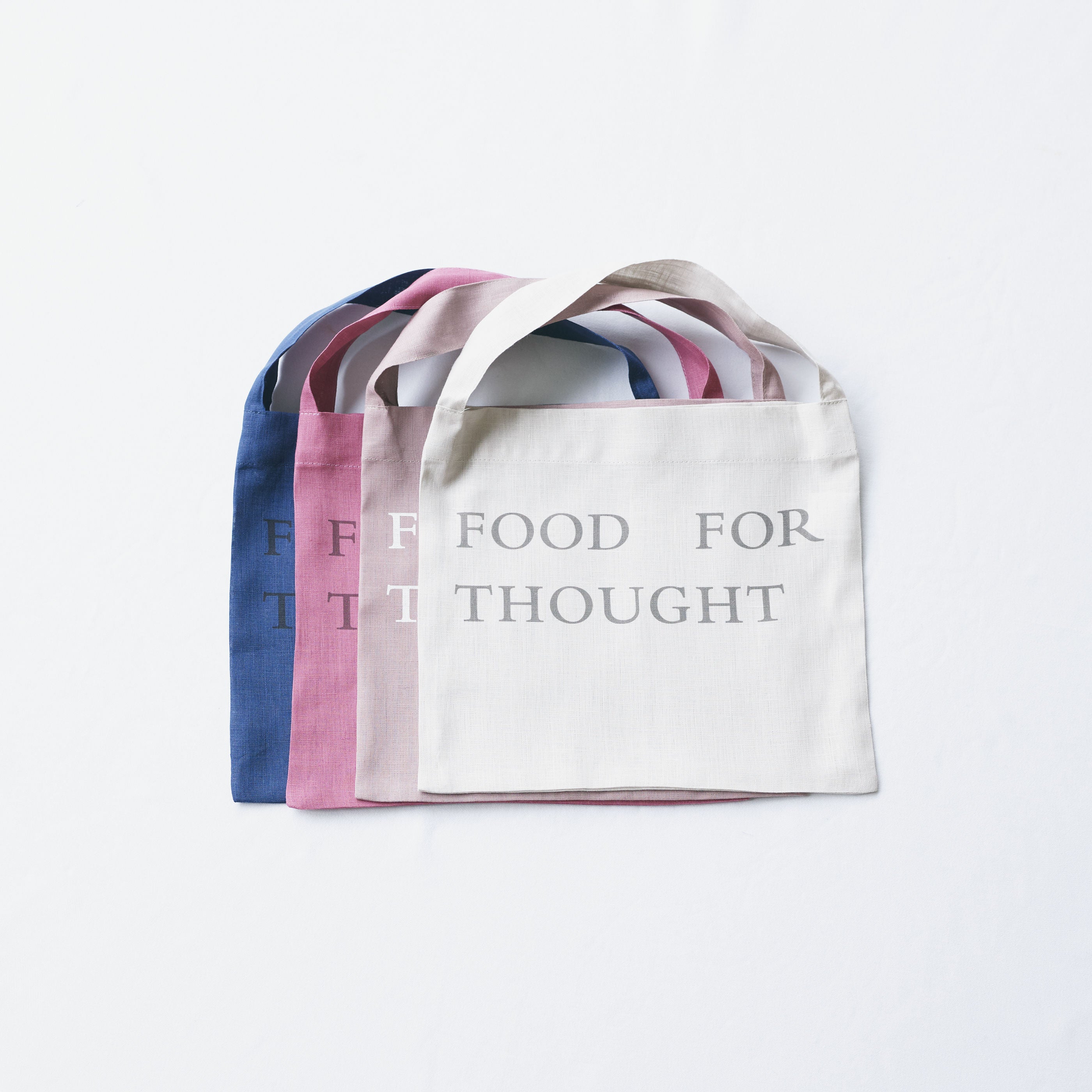 FOOD FOR THOUGHT(フードフォーソート)で作っているオリジナルデザインのバッグ、トートバッグ、ショルダーバッグ、メッセンジャーバッグです。器を入れたり書類を入れたり多用途に使える人気商品！
