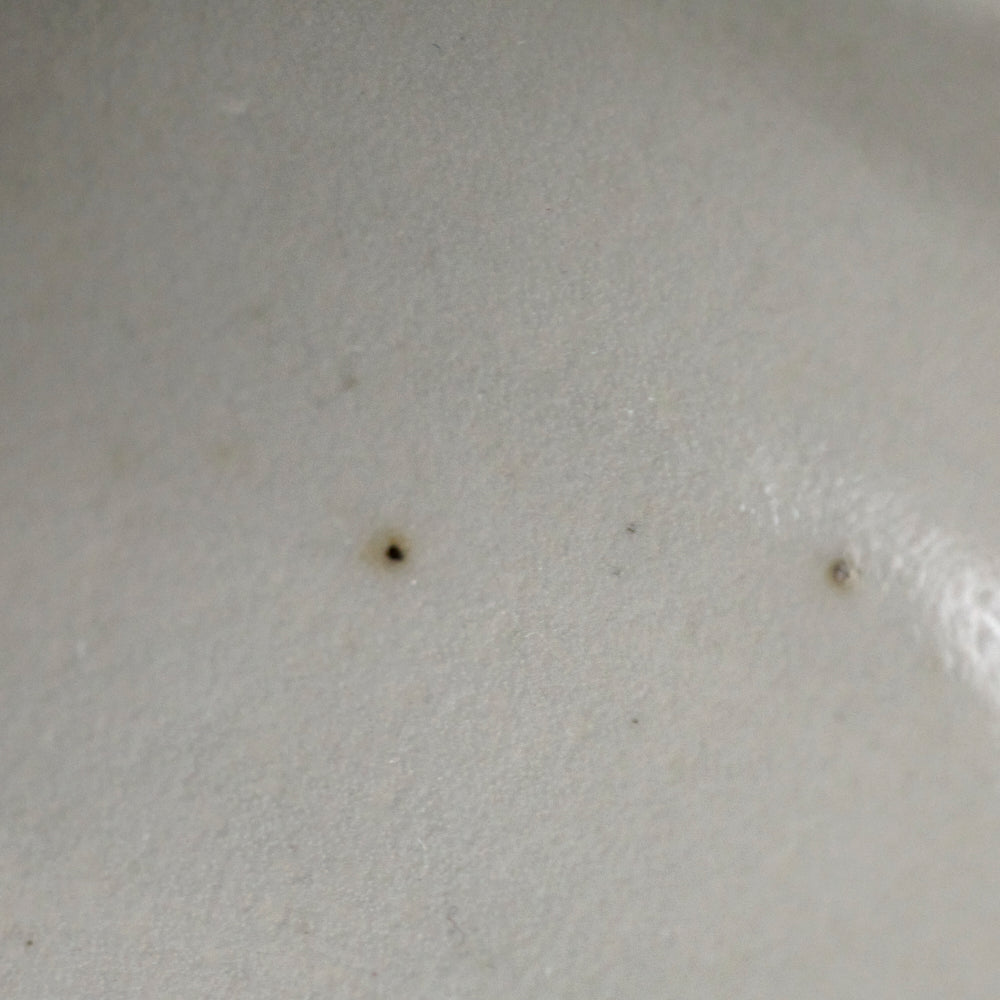 11 白磁深皿