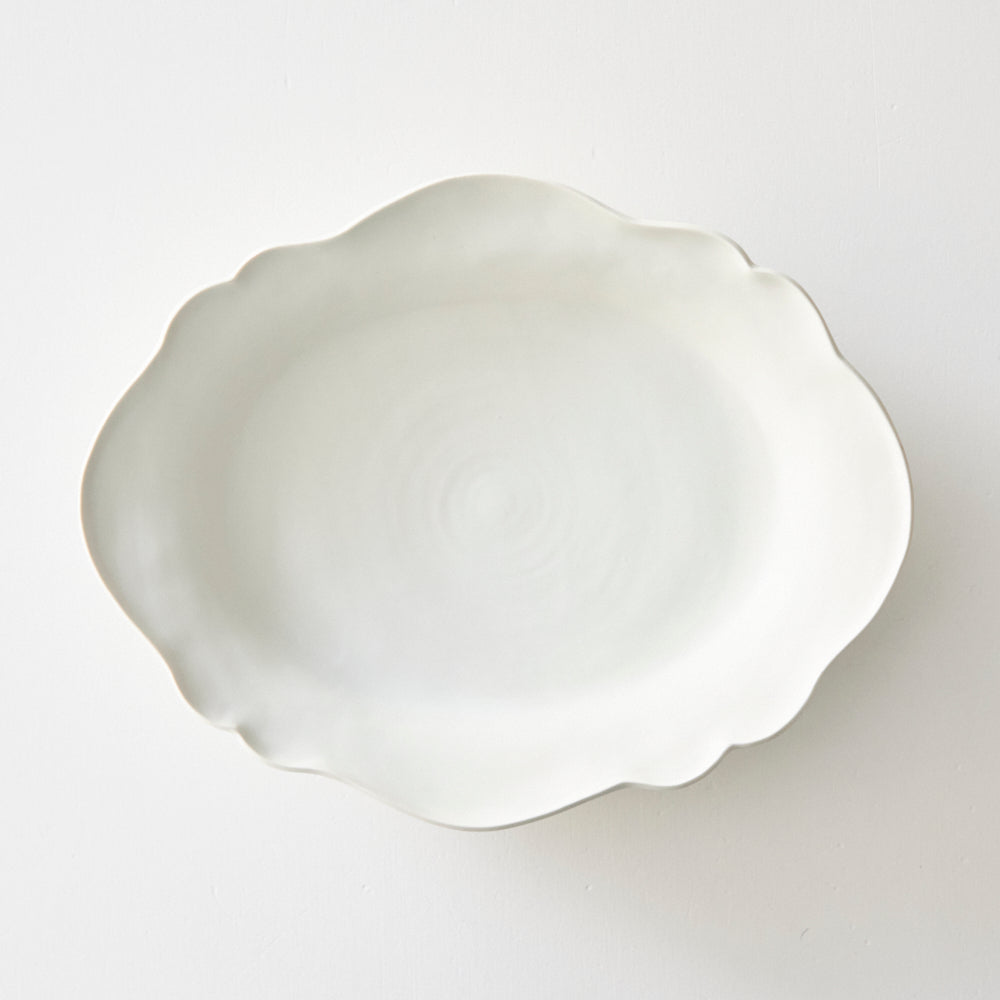 22 白釉型打ちオーバル皿