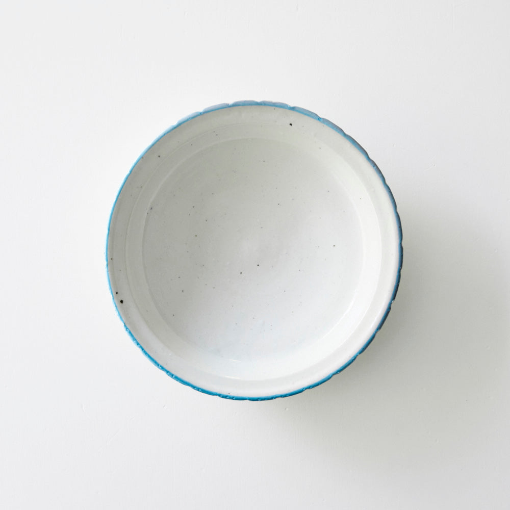 46 白磁ブルーライン6.5寸浅鉢