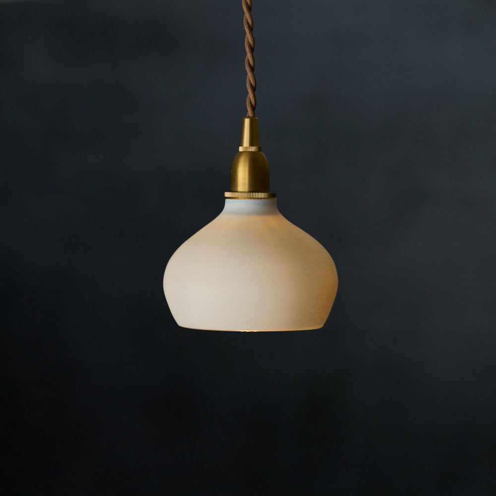 046 white light