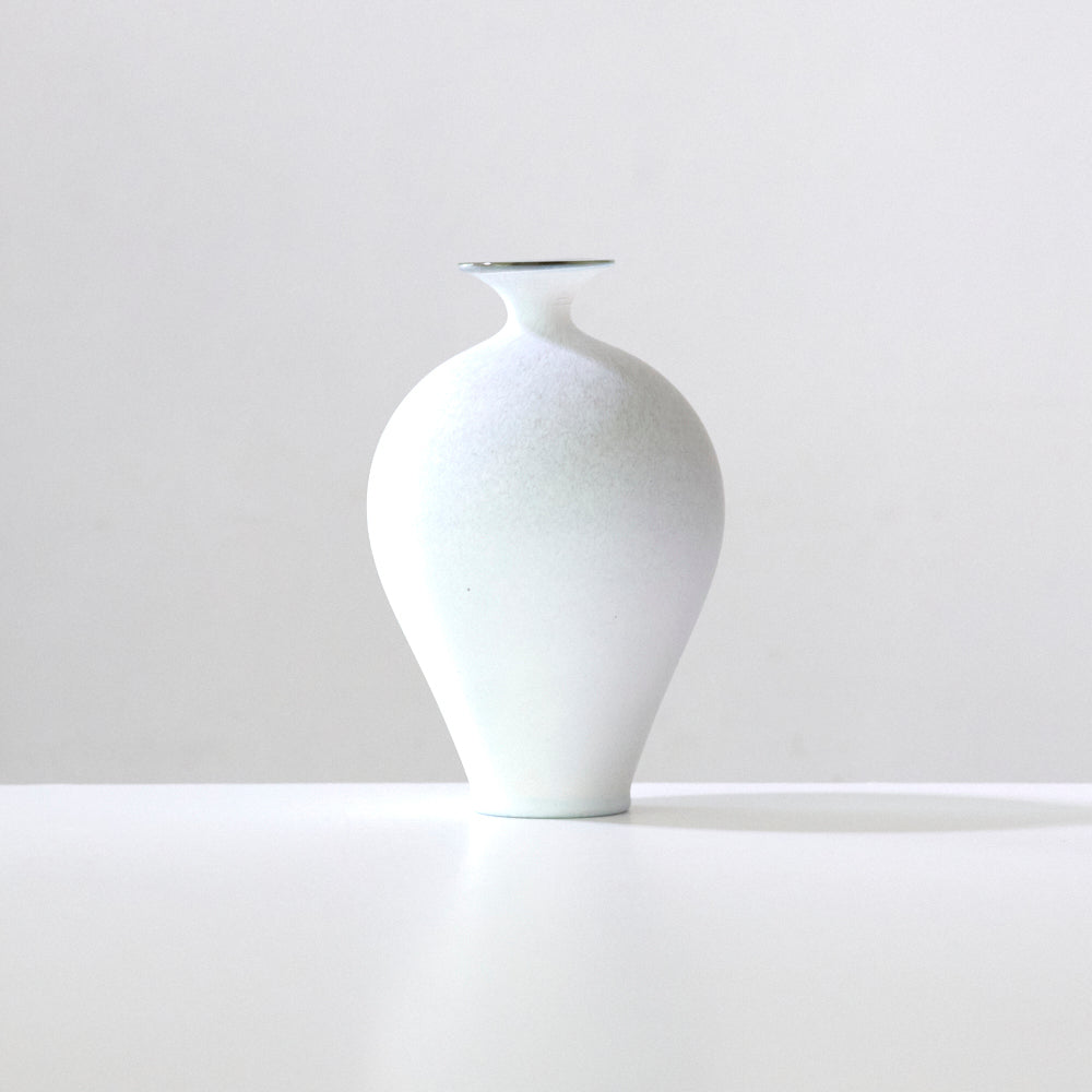 052 white 梅瓶