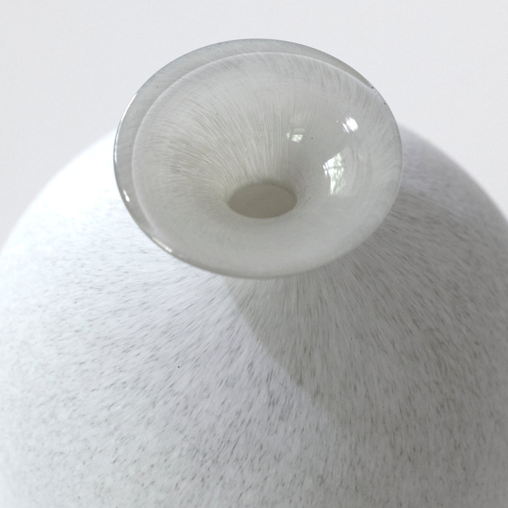 052 white 梅瓶