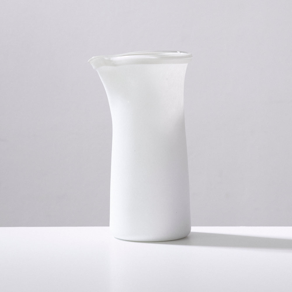 037 white 水差し