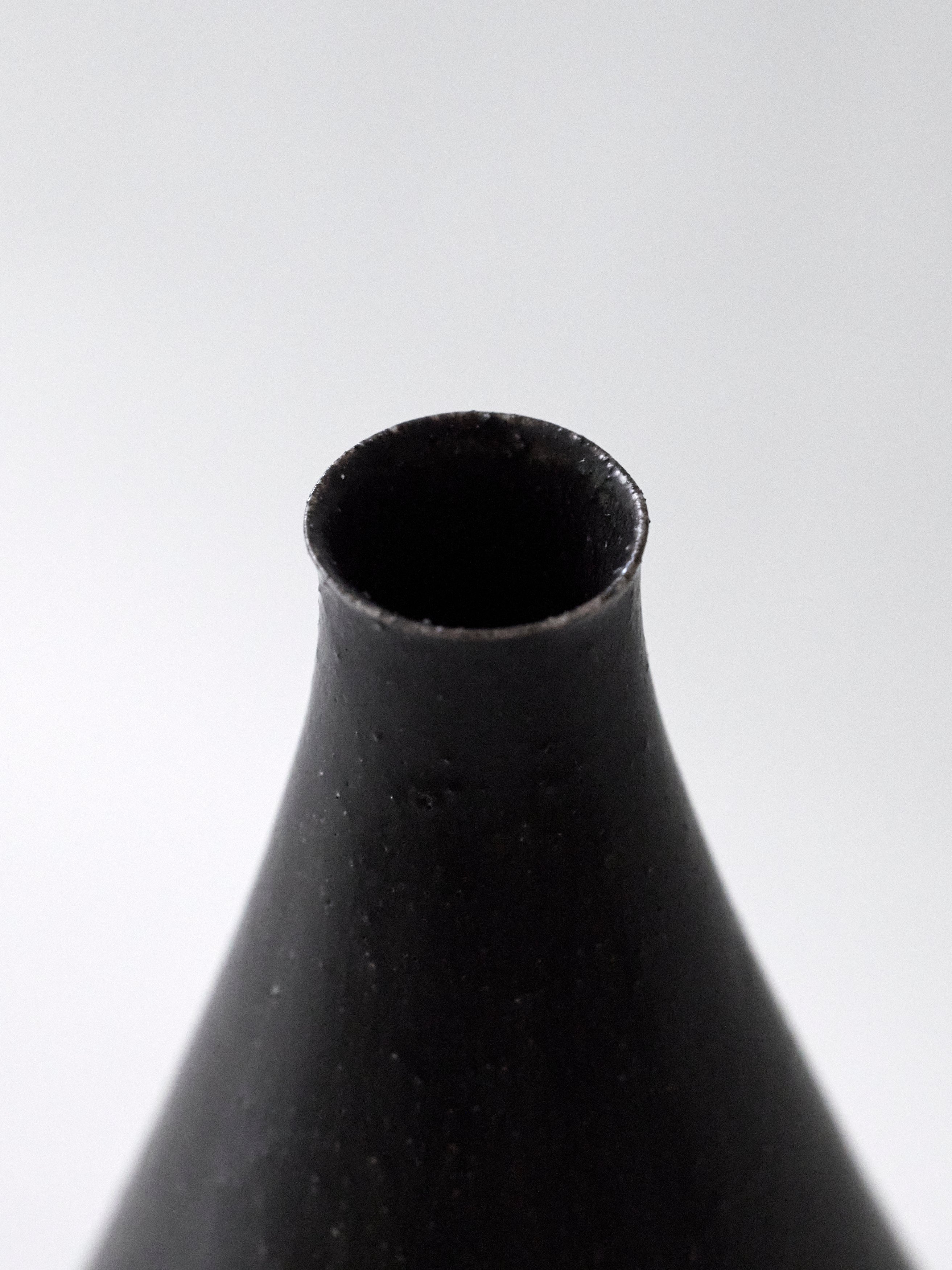 13B 花入 白黒