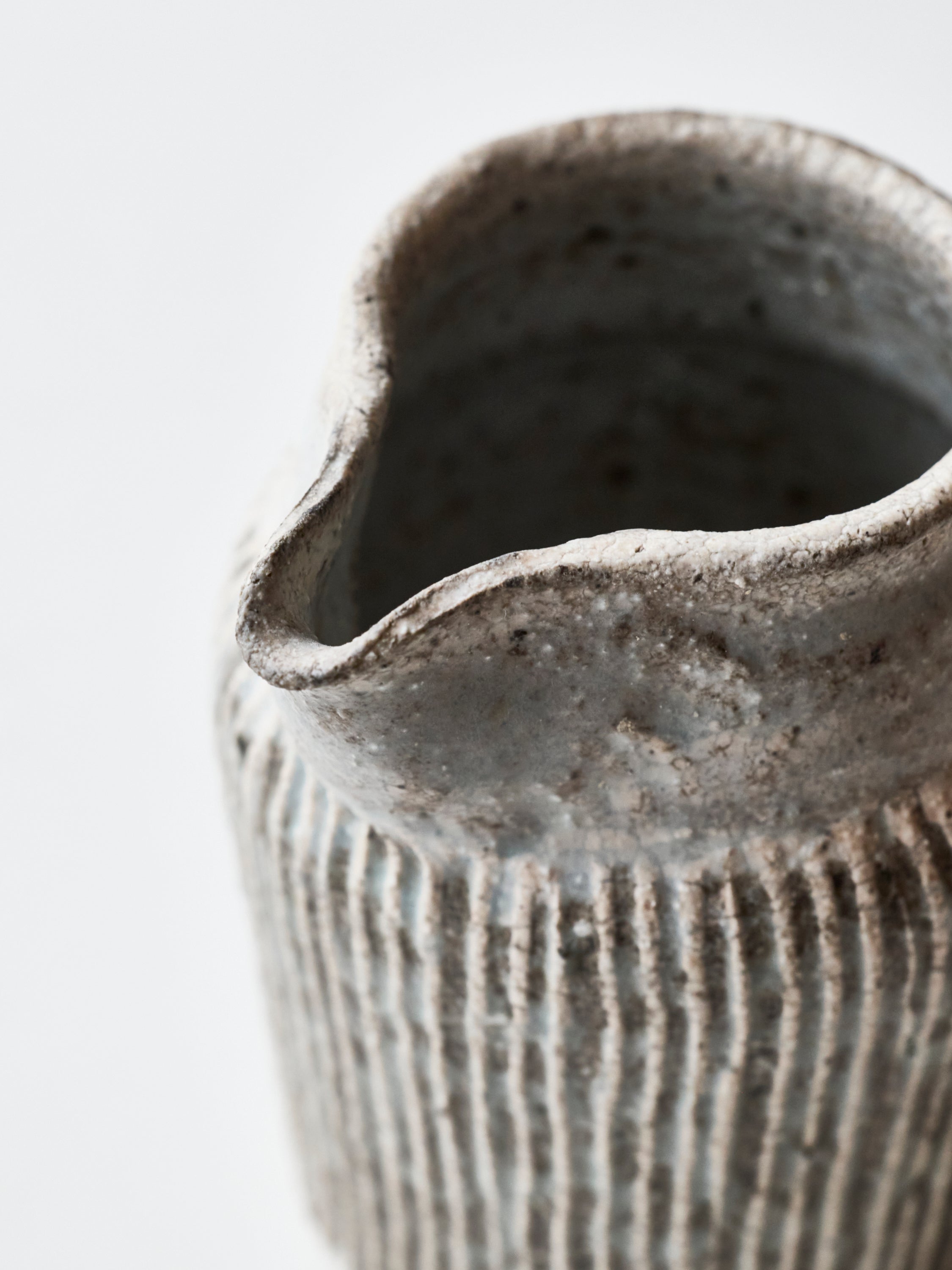 43 櫛目片口注器