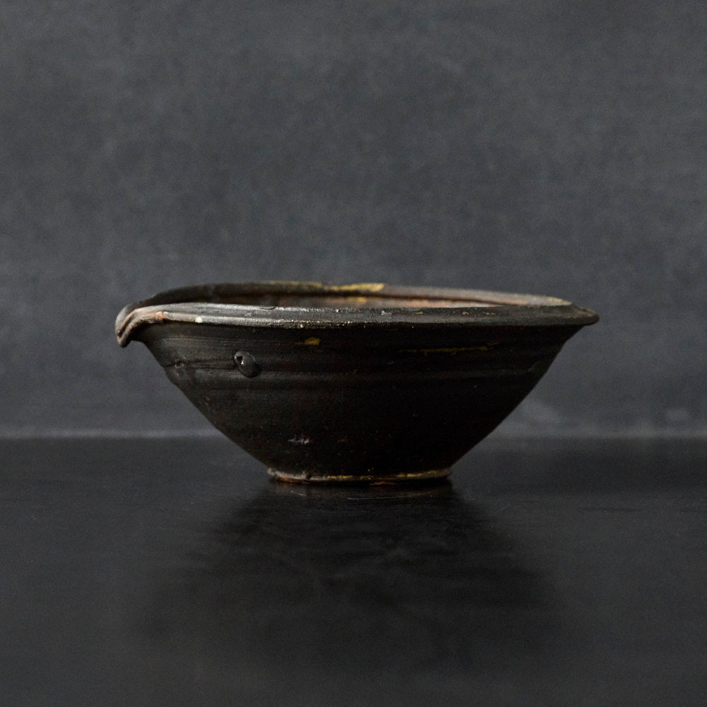 33 黒い片口鉢