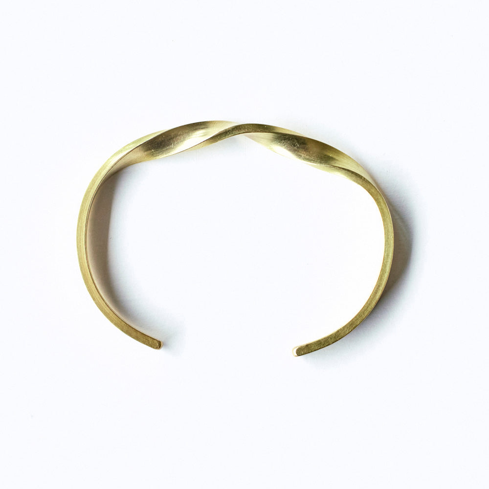 82 バングル/真鍮　ねじれ