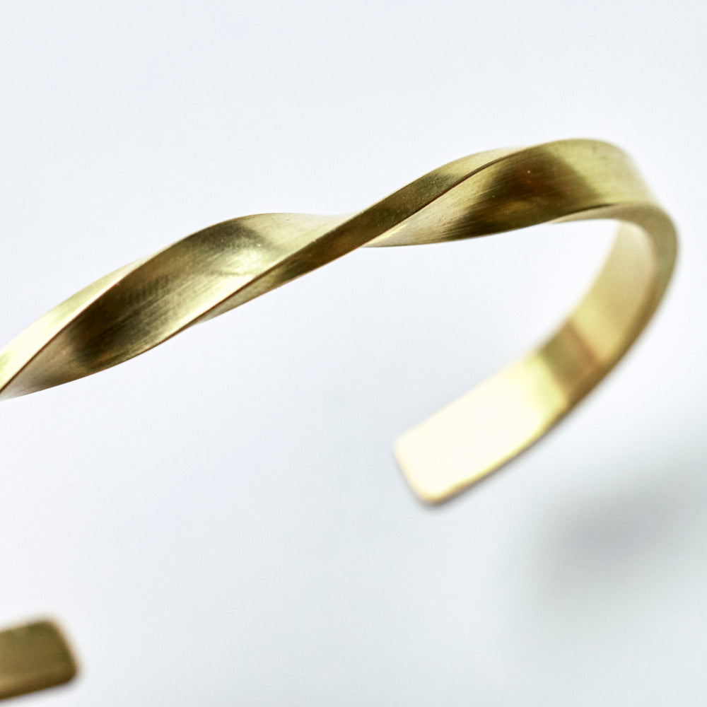 82 バングル/真鍮　ねじれ