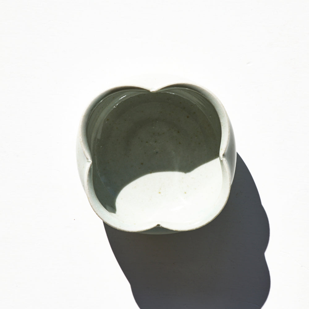 31 輪花小鉢 灰長石