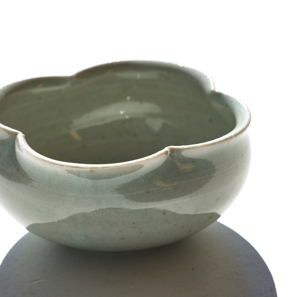 31 輪花小鉢 灰長石