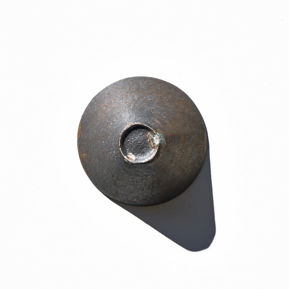 21 三角カップ 黒釉