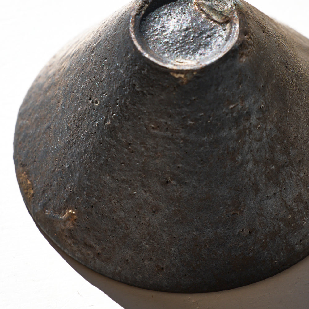 21 三角カップ 黒釉