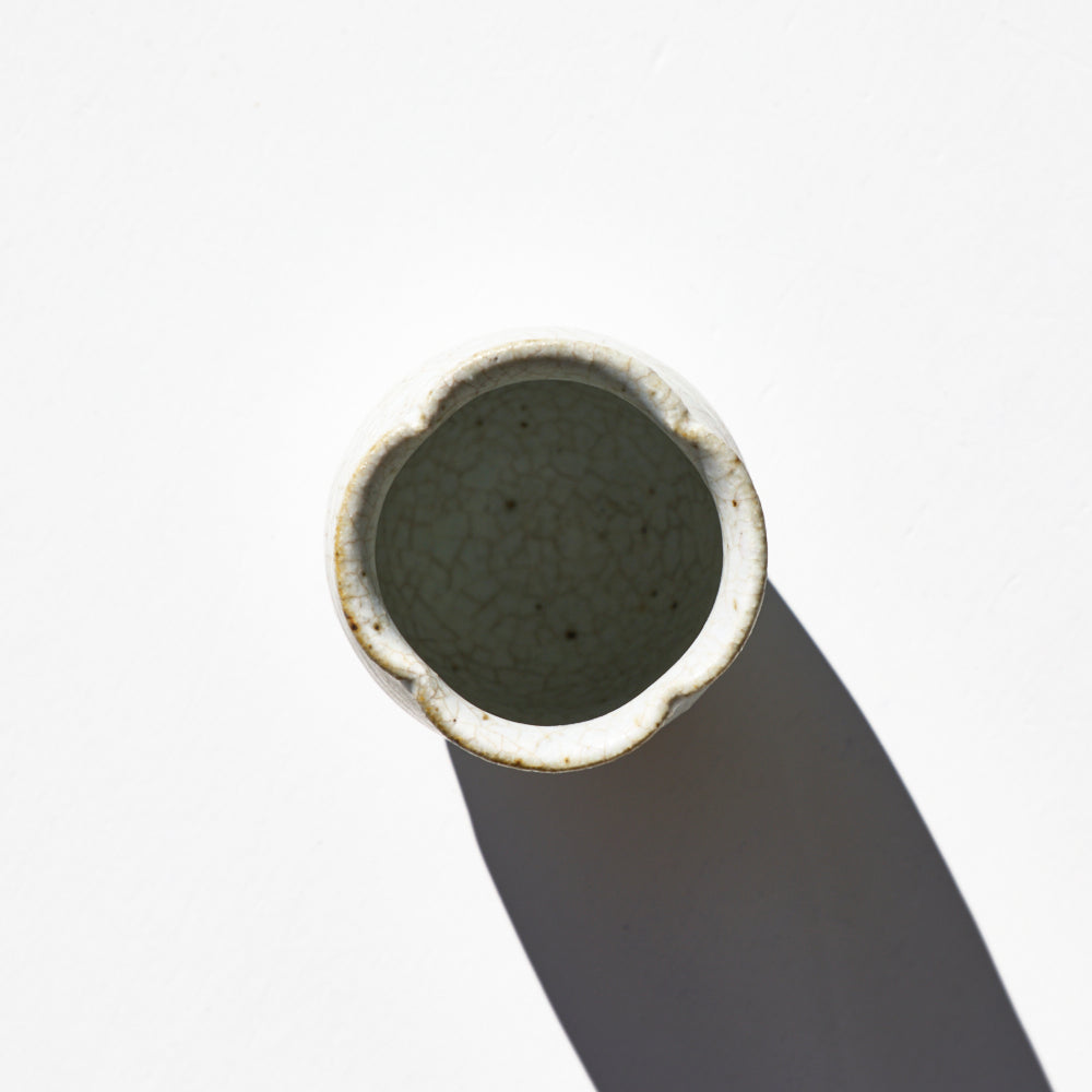 35 貫入輪花筒杯 粉引